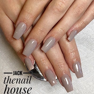 THE NAIL HOUSE